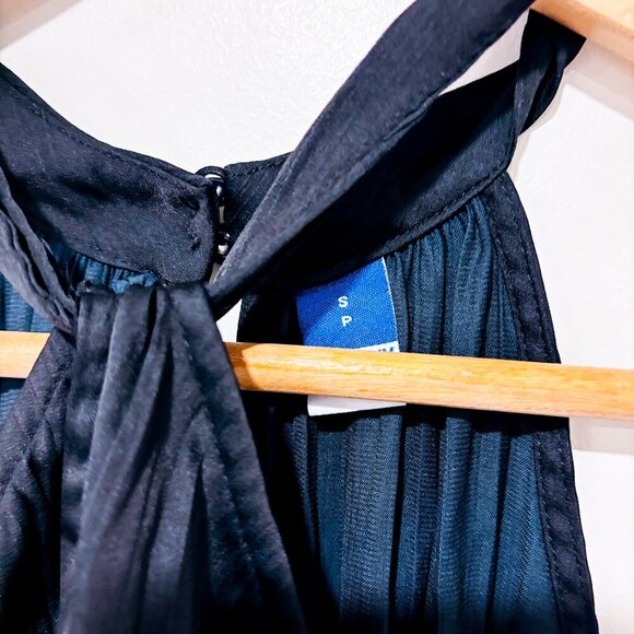 OLD NAVY – Black asymmetrical halter top | Pleated chic evening style | Small * - Picture 4 of 6